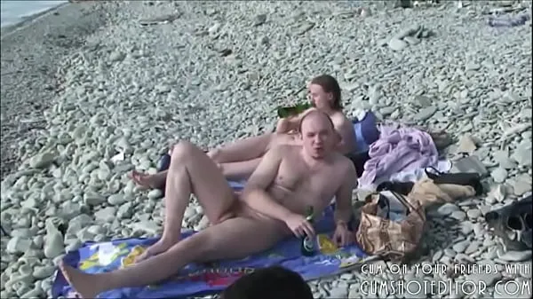 Bekijk Nude Beach Encounters Compilation warme clips