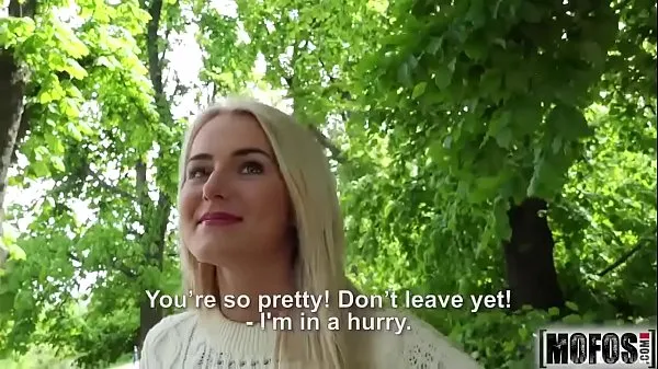 Obejrzyj Blonde Hottie Fucks Outdoors video starring Aishaciepłe klipy