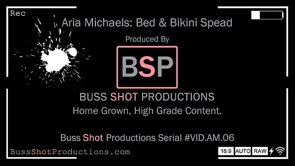 Bekijk AM.06 Aria Michaels Bed & Bikini Spread Preview warme clips