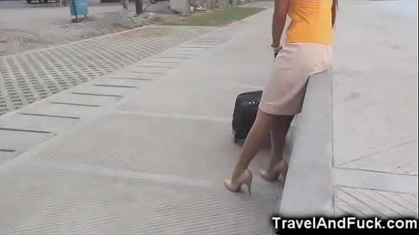 Oglejte si Traveler Fucks a Filipina Flight Attendant tople posnetke