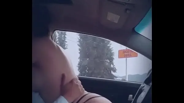 Obejrzyj Fucking in the car by the roadciepłe klipy