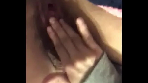 Bekijk Wife playing with her pussy warme clips