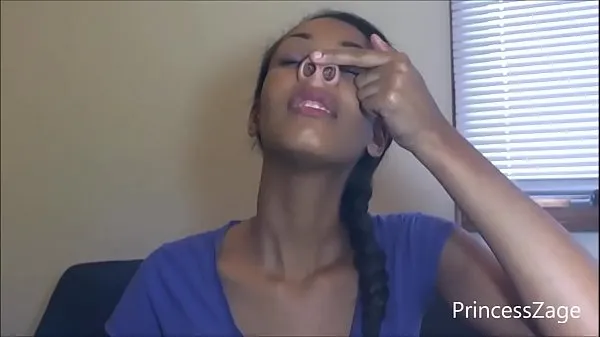Podívejte se na Ebony Nose Play hřejivé klipy