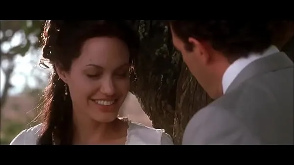 شاهد مقاطع دافئة Angelina jolie rough sex scene from the original sin HD