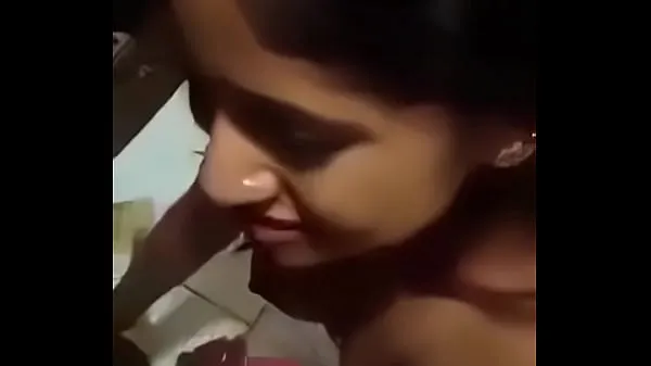 Podívejte se na Desi indian Couple, Girl sucking dick like lollipop hřejivé klipy