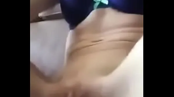 Katso Young girl masturbating with vibrator lämpimiä leikkeitä