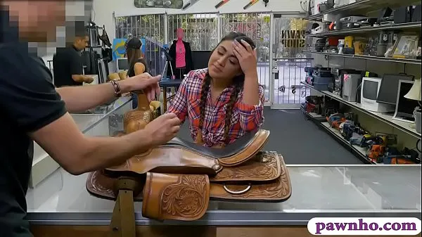 Oglejte si Country girl gets asshole boned by horny pawnshop owner tople posnetke