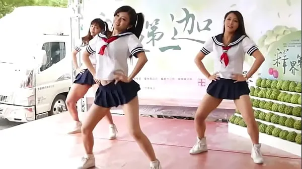 Tonton The classmate’s skirt was changed too short, and report to the training office after dancing Klip hangat