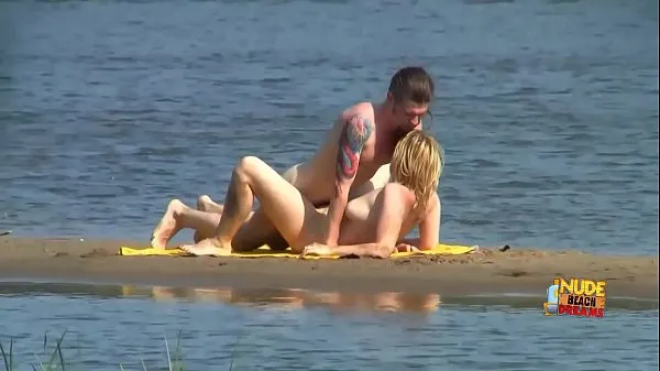 Obejrzyj Welcome to the real nude beachesciepłe klipy