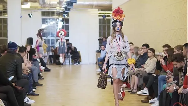 Watch model forget to wear panties in fashion show warm Clips