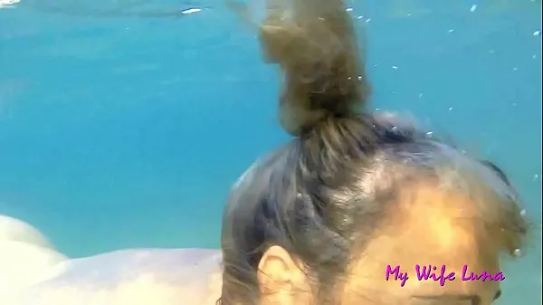 This Italian MILF wants cock at the beach in front of everyone and she sucks and gets fucked while underwater गर्म क्लिप्स देखें