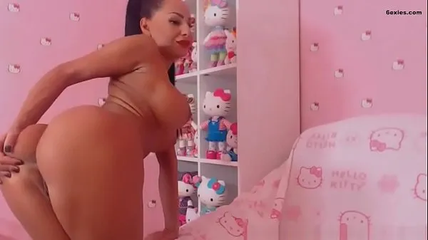 Pozerajte German sex bomb with fake tits and silicone ass teplé Clips