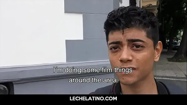 Se Latino boy first time sucking dick varme klippene