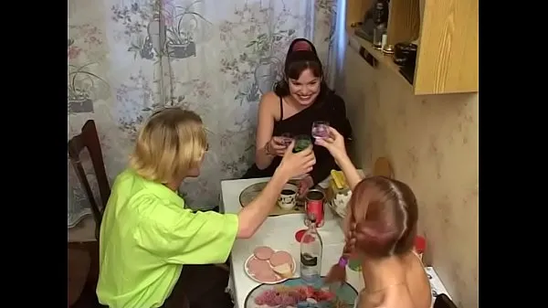 Podívejte se na Soviet Porn 5 (2006) (VHS rip hřejivé klipy