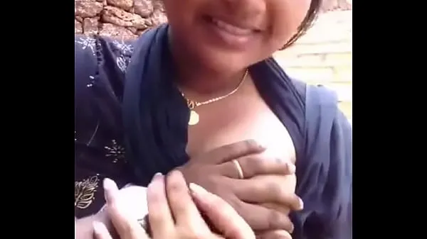 Pozerajte Mallu collage couples getting naughty in outdoor teplé Clips