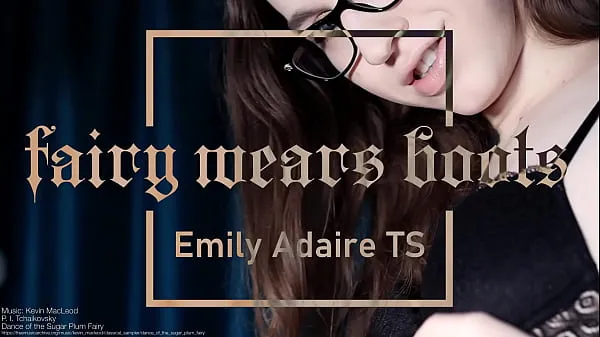 Oglejte si TS in dessous teasing you - Emily Adaire - lingerie trans tople posnetke