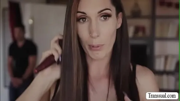 Obejrzyj Stepson bangs the ass of her trans stepmomciepłe klipy