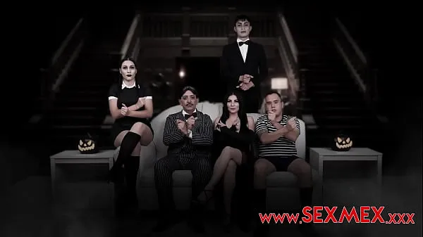 Bekijk Addams Family as you never seen it warme clips