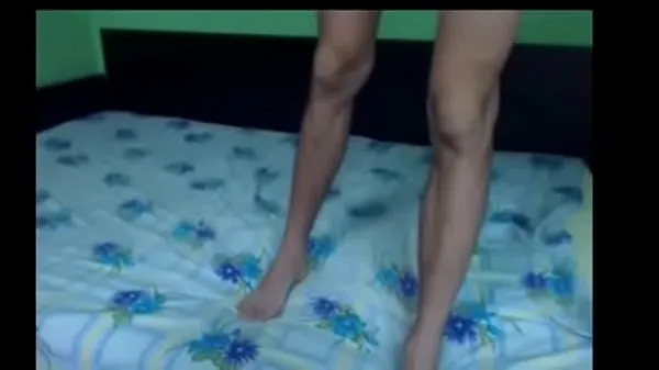 Obejrzyj Young Hungarian boy shows off feet and ass and cums for the camciepłe klipy