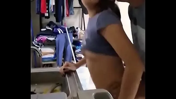 Katso Cute amateur Mexican girl is fucked while doing the dishes lämpimiä leikkeitä
