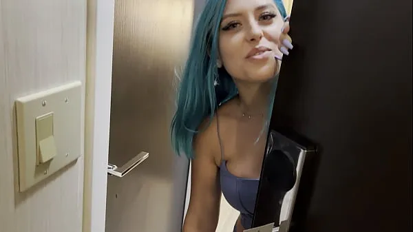 Oglejte si Casting Curvy: Blue Hair Thick Porn Star BEGS to Fuck Delivery Guy tople posnetke