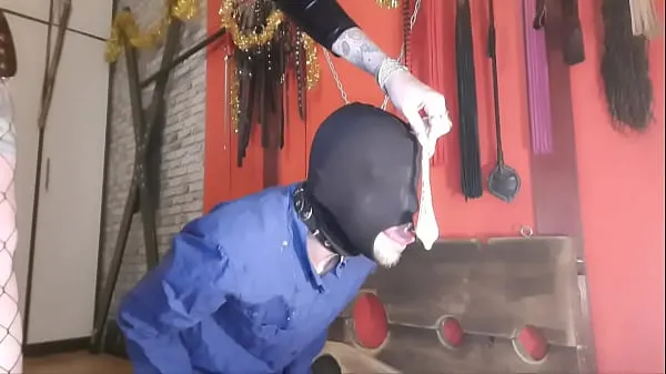 Sıcak Klipler Sperm games. The dominatrix brings used condoms and pours the contents over her slave's head izleyin