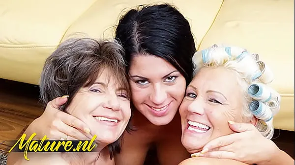 Bekijk Horny Teen Rashina Invited a Lesbian Mature Couple Over For Hot Threesome warme clips