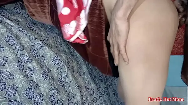 Oglejte si Pakistani maid was hesitant at first, but in the end she was surprisingly delighted with Doggystyle anal sex with hard fucking in hindi loud moans while covered with red dopatta tople posnetke