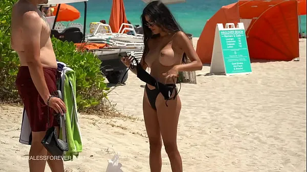 ¡Mira Enorme boob hotwife en la playa cálidos clips