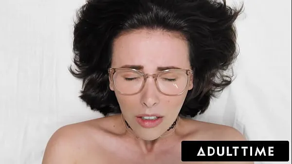 Podívejte se na ADULT TIME - How Women Orgasm With Casey Calvert hřejivé klipy