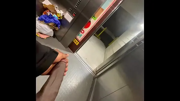 Guarda Bbc in Public Elevator opening the door (Almost Caught clip calde