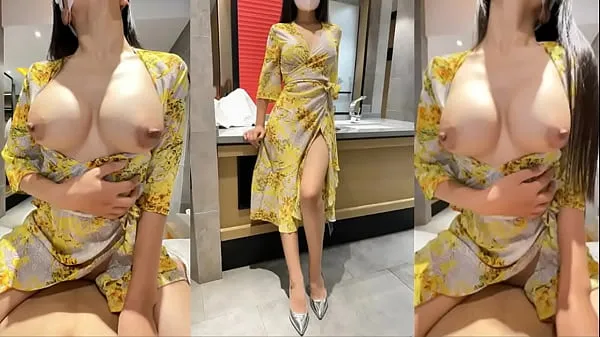 Obejrzyj The "domestic" goddess in yellow shirt, in order to find excitement, goes out to have sex with her boyfriend behind her back! Watch the beginning of the latest video and you can ask her outciepłe klipy