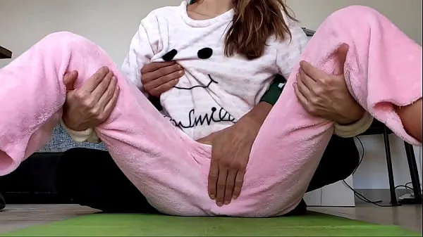 Nézze meg asian amateur real homemade teasing pussy and small tits fetish in pajamas meleg klipeket