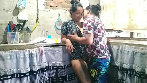 Guarda Since my husband is not in town, I call my best friend for wild lesbian sex clip calde