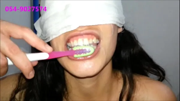Bekijk Sharon From Tel-Aviv Brushes Her Teeth With Cum warme clips