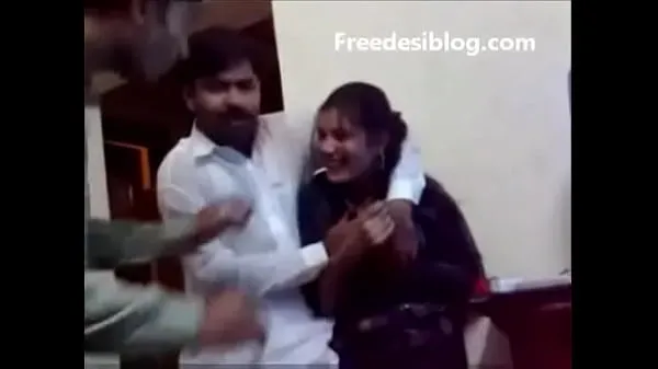 Sıcak Klipler Pakistani Desi girl and boy enjoy in hostel room izleyin